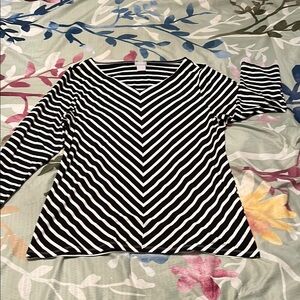 Chico’s 3/4 sleeve V neck slimming tunic